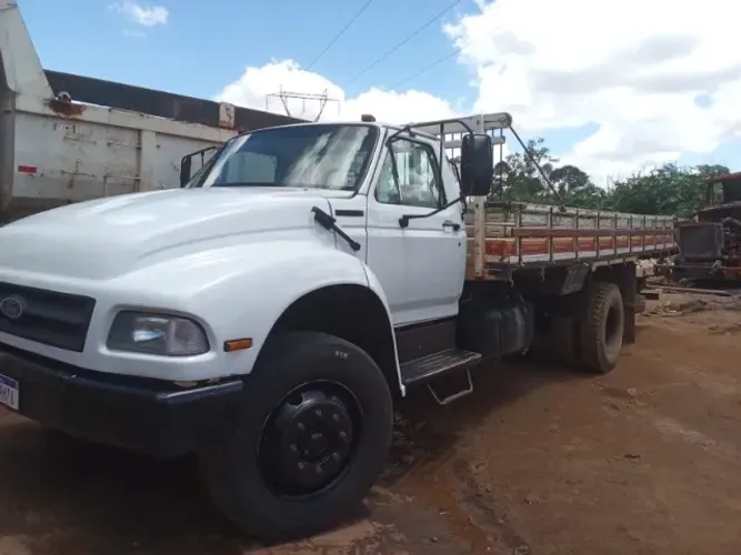 Caminhao f12000 carroceria