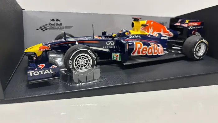 Miniatura Fórmula 1 Red Bull 1:18 Minichamps - Excelente Estado - Colecionador
