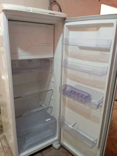 GELADEIRA ELETROLUX FROSFREE ACEITO CARTÃO DOU GARANTIA FAÇO A ENTREGA FUNCIONANDO