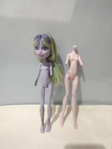Lote Boneca Monster High Twyla Haunted e Outra Para Reposição de Peças Mattel  