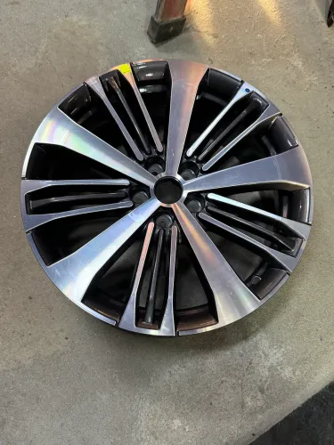 Roda Fiat Fastback audace aro 17 Original