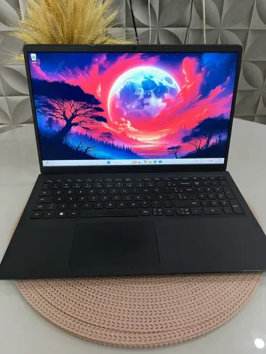 Vendo Notebook Dell i5-1235U 16GB Ram SSD NVMe 512 GB Placa:Intel Íris Xe Graphics 6 GB
