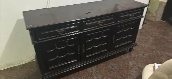 Cômoda/Balcão Antigo em Madeira Maciça - R$ 750