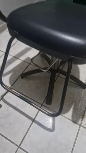 Vendo cadeira de barbeiro 