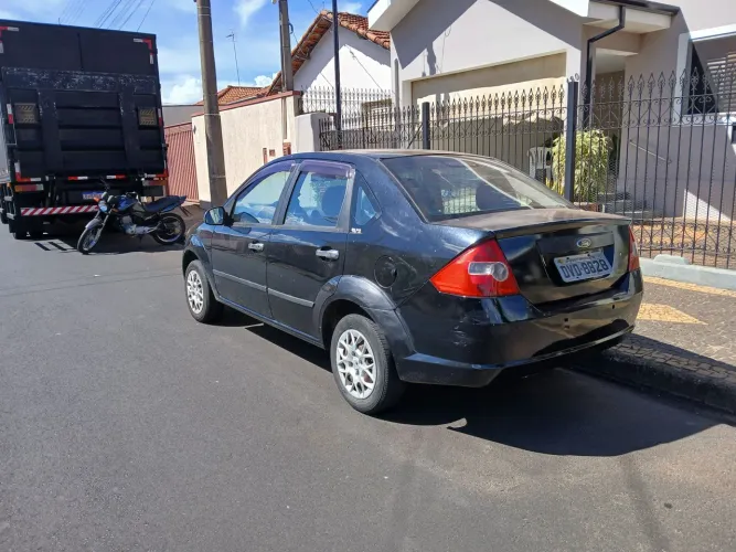 Ford Fiesta Sedan 1.0 8V Flex 4P 2007