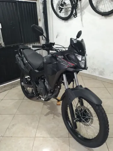Apenas venda, lacrada sem nenhum arranhão.