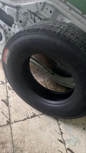 Pneu 215/75/17,5 para caminhão 3/4