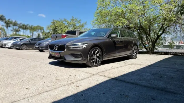 Volvo V60 T-5 Momentum 2.0 245cv 5P 2019