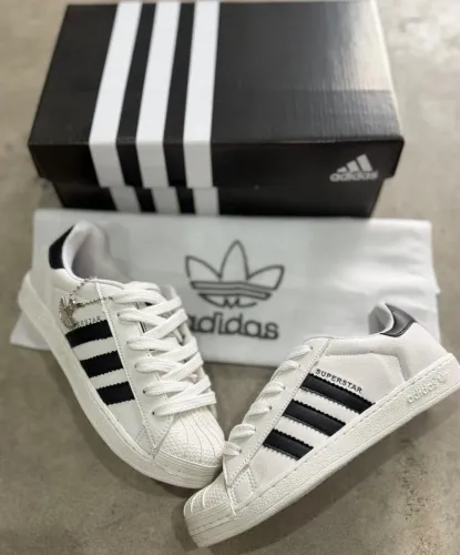 tênis Adidas