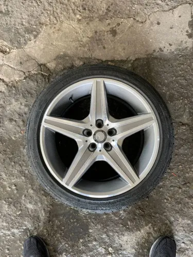 VENDO ARO 18 MERCEDES-BENZ AMG 