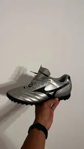 Chuteira society Mizuno