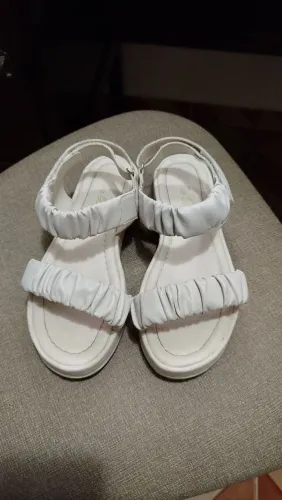 Sandália off white tamanho 34 Ana Brito