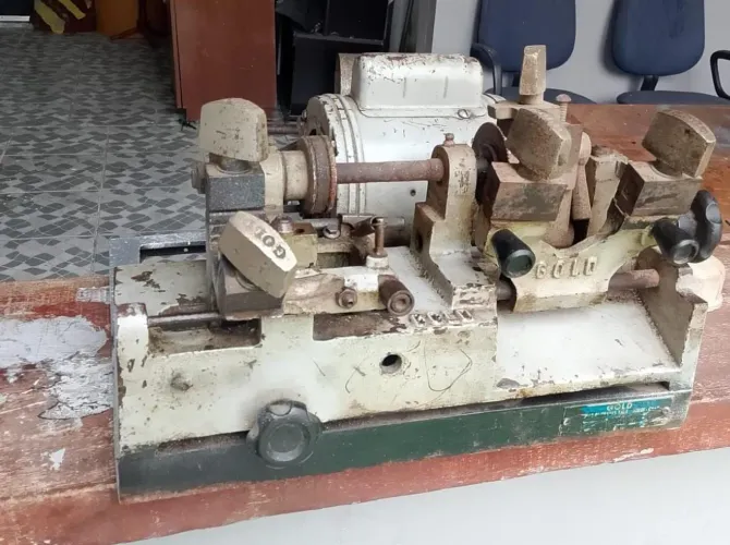 Máquina de copiar chave Gold n² 127 volts