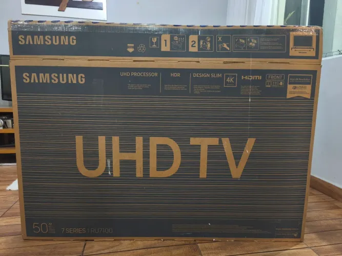 Samsung Smart TV 50" 4K RU7100 | Para Peças | Liga Normal