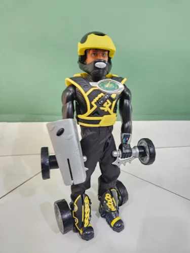 Max Steel Cyber Racer agora no Brasil