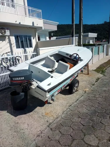 Barco motor 25hp.  Yamaha 