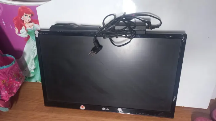 Televisão LG 24 (com defeito)
