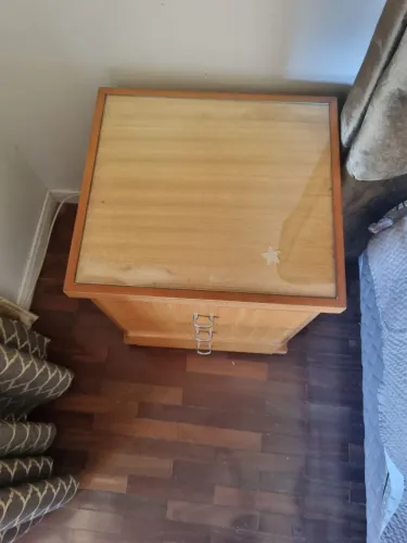 Vendo criado mudo