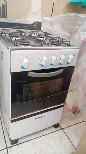 Fogão usado funcionando 2 bocas e forno perfeitamente.