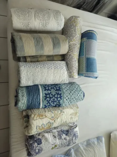 Vendo Edredons para camas de Solteiro, em ótimo estado e sem nenhuma marca de uso