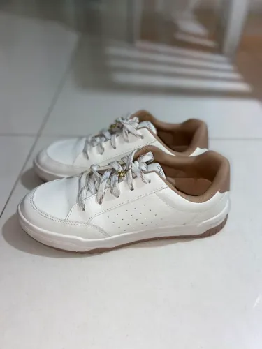 Vendo par de tênis seminovos Número 41, marca Constance
