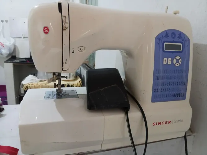 Máquina de custura singer