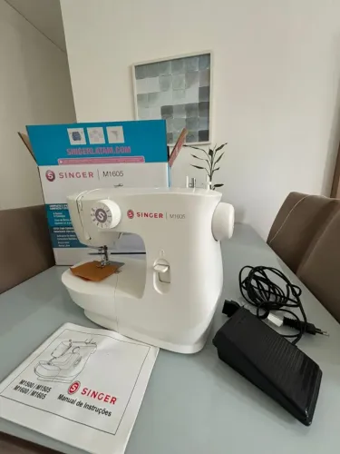 Máquina de costurar Singer nova
