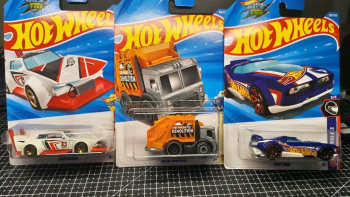 Lote 3 Hot Wheels Treasure Hunt TH 2026 - Lacrados
