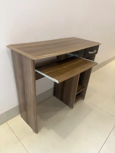 Mesa Escrivaninha com Gaveta, Nichos e Bandeja para Teclado