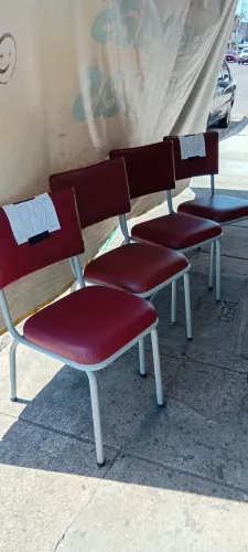 Vende conjunto de cadeiras seminovas 