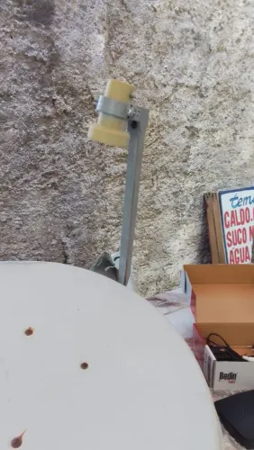 Vendo antena parabólica pegando todos os canais com tudo controle conversor tudo por 100 r