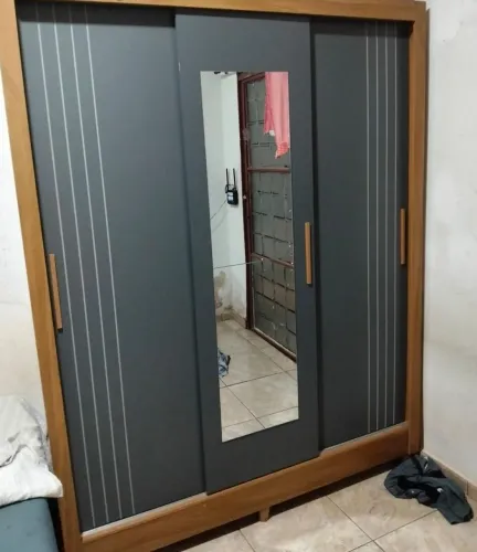 Guarda roupa semi novo
