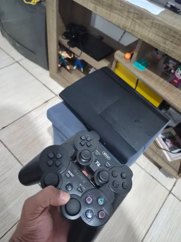 Vendo ps3 desbloqueado com vários jogos instalados 2 controles 
