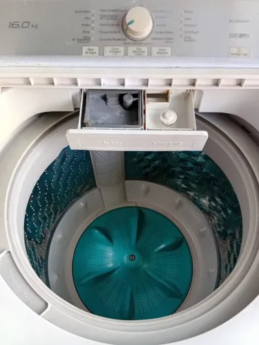 Máquina de lavar Panasonic 16kg, necessitando de reparo.