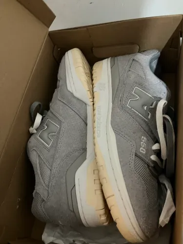 Tênis New Balance cinza número 43