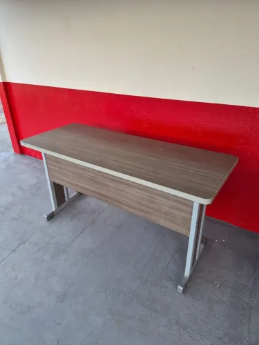 Mesa de escritório/estudos