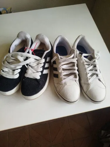 2 pares de Tênis Adidas
