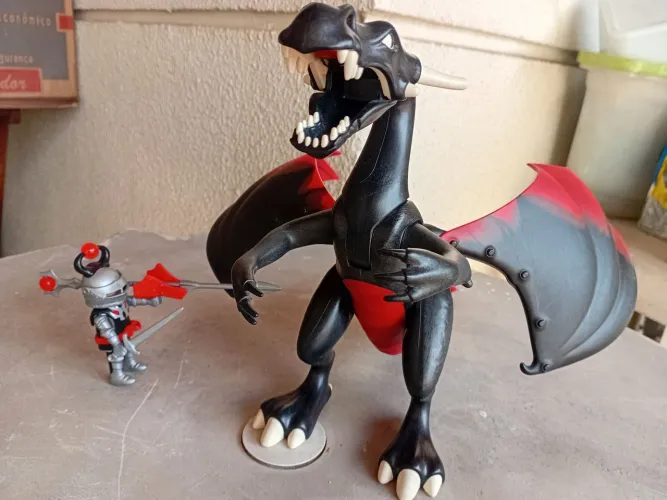 Playmobil Grande Dragão Negro e Caçador de Dragões
