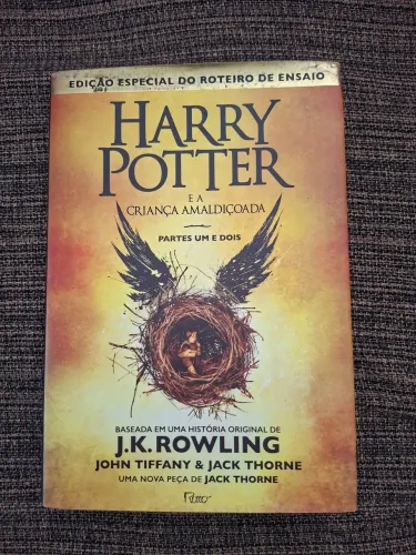 Livro Harry Potter e a criança amaldiçoada