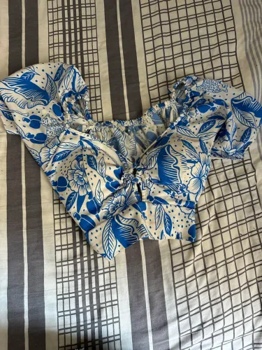 Cropped Feminino Estampado Azul E Branco Manga bufante