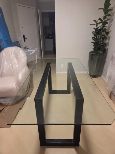 Mesa de jantar com tampo de vidro - 1,80 X 0,90