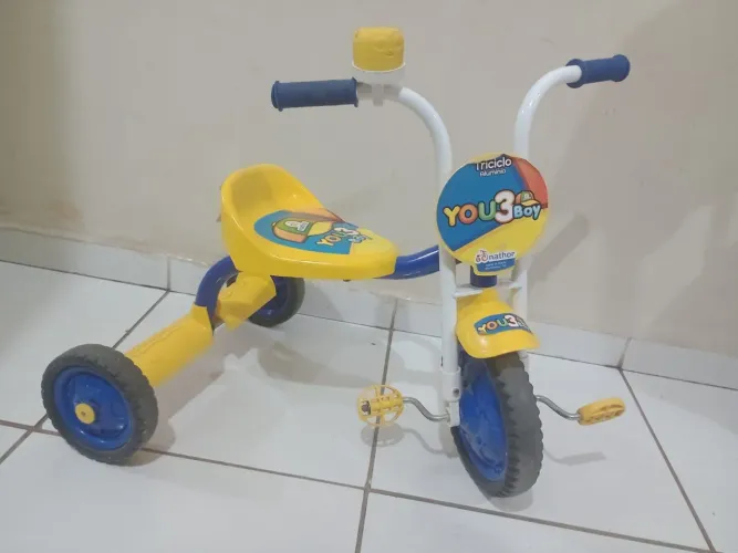 Velocípede semi novo.
