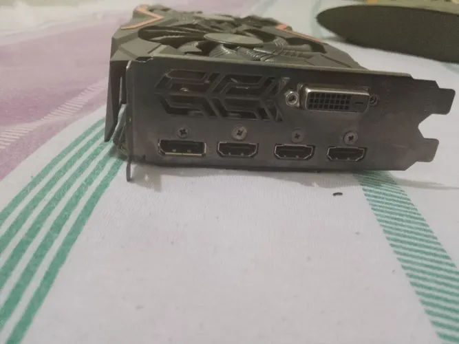 Placa de video 1050 boa para jogos NOVA