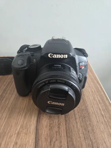 Canon EOS Rebel T4i (usada) - Acompanha acessórios e Lente 50mm