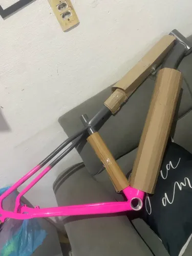 Quadro 15 Grafite com rosa (novo) multicor edição 2025 para aro 29 em Alumínio 21v