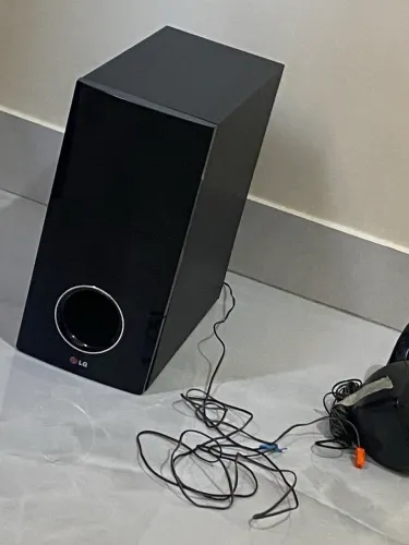 [IMPECÁVEL] Jogo de Caixas Home Theater LG 5.1 Completo - 5 Satélites + Subwoofer