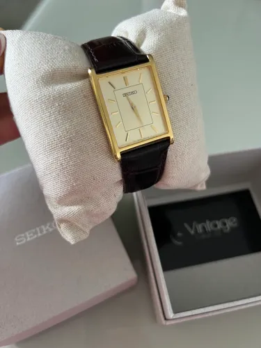 Relógio Seiko Tank SWR106B1