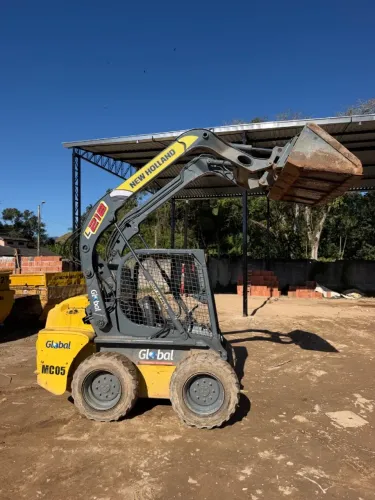Mini Carregadeira New Holland L218