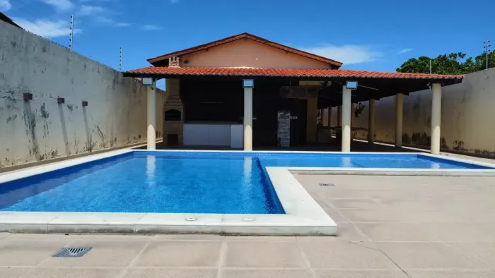 CASA COM PISCINA para venda possui 680 metros quadrados com 4 quartos em Sucatinga - Beber