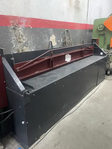 Guilhotina hidráulica 3050 mts corte 3.2 mm revisada pelo fabricante impecável